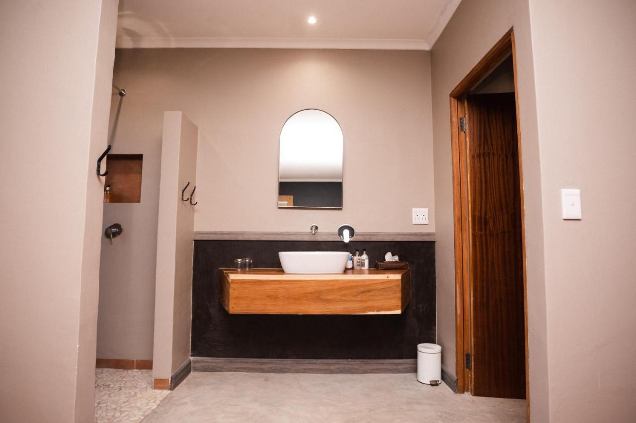 Toshari Lodge Okaukuejo Luaran gambar