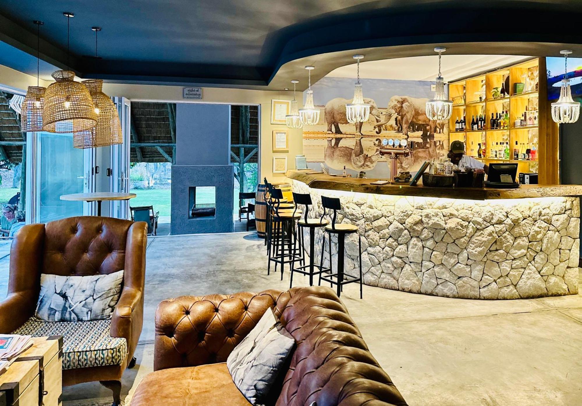 Toshari Lodge Okaukuejo Luaran gambar