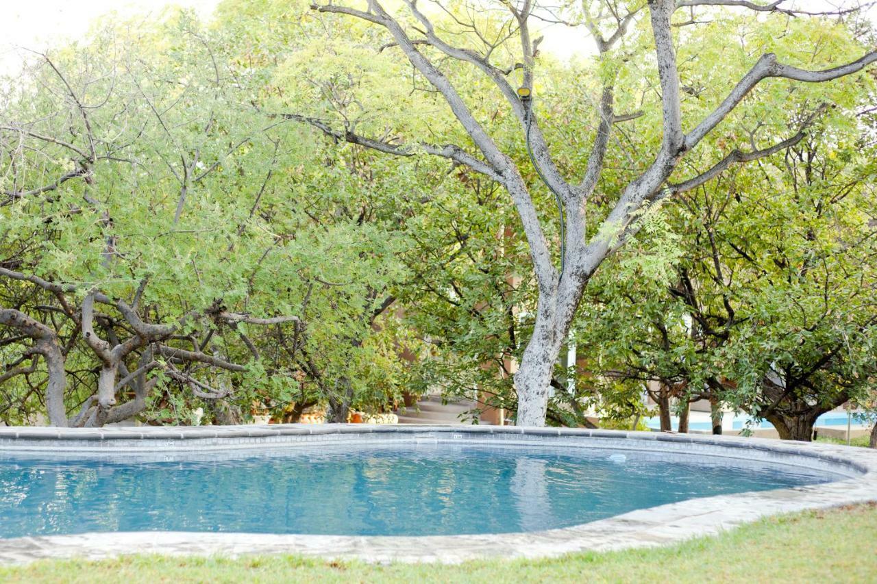 Toshari Lodge Okaukuejo Luaran gambar